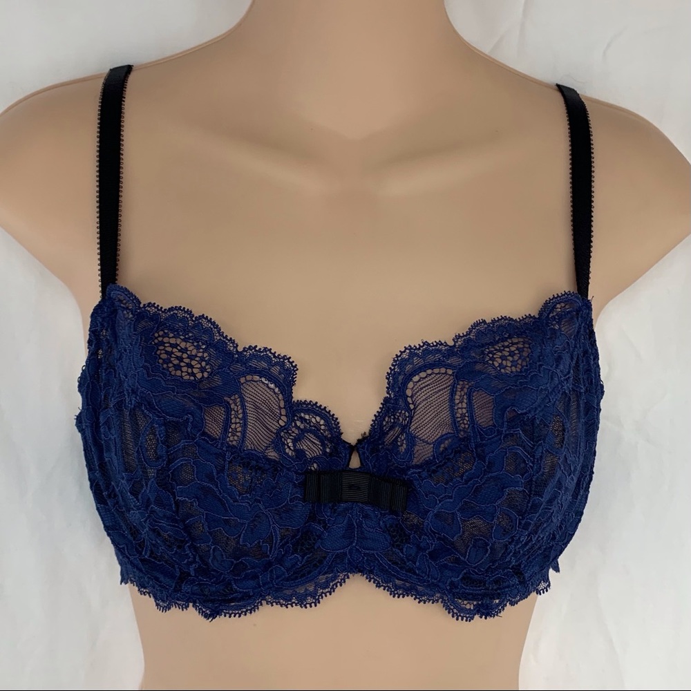 VICTORIA’S SECRET Rare Very Sexy Navy Floral Lace Underwire Size 34C Like New